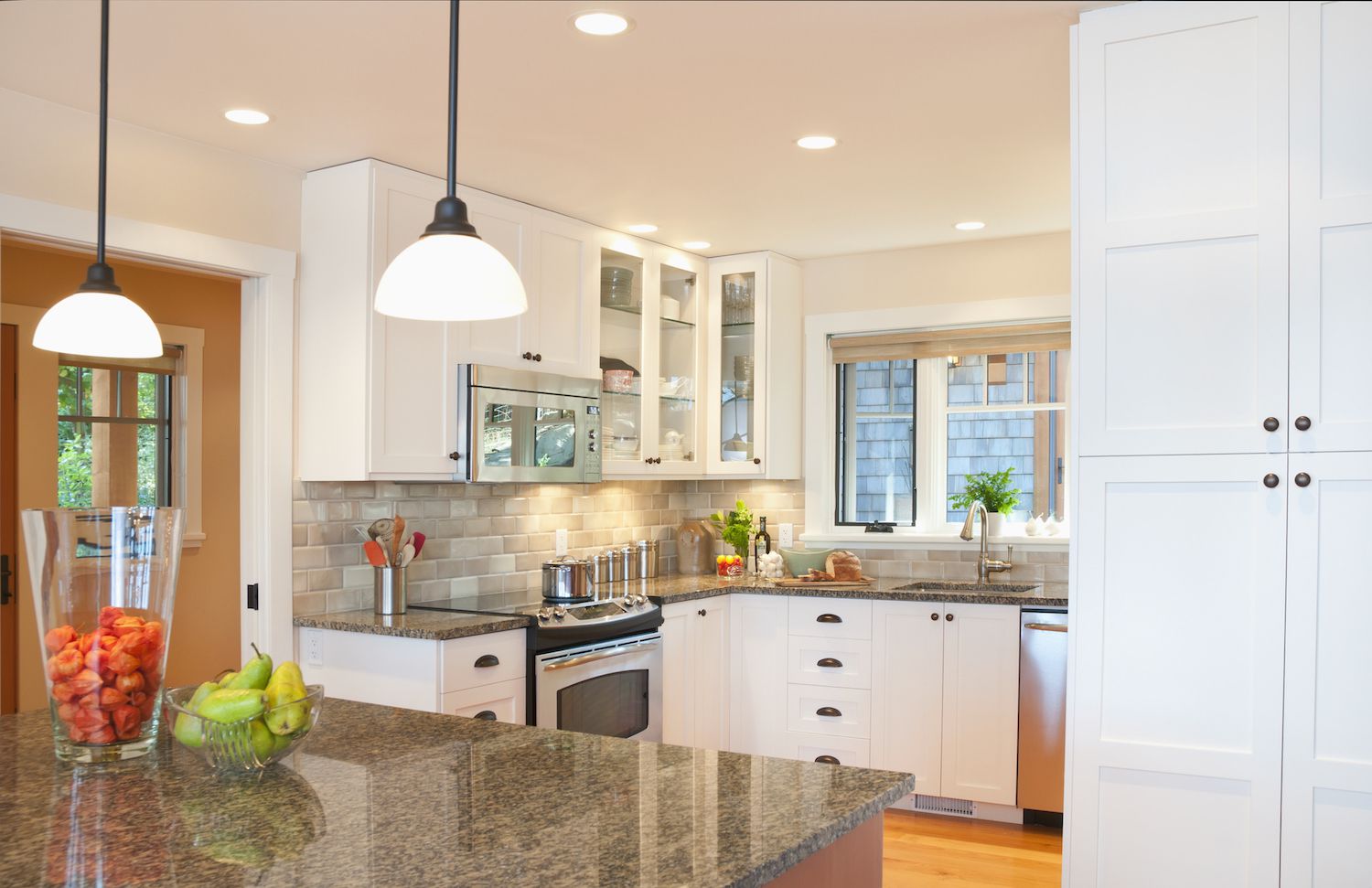 10 Handy & Trendy Ideas to Remodel Home Interior Using Custom Cut Glass ...